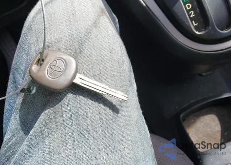 2005 Toyota Matrix z USA, uszkodzony, nr VIN 2T1KR32EX5C466217